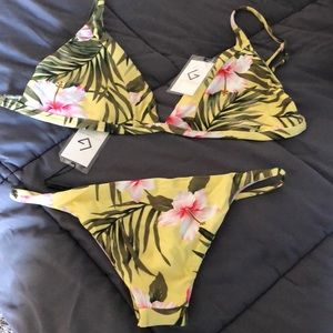 Brand new bikini set top(Large) bottom (Small )